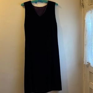 Vintage purple velvet dress size small. V Neck front